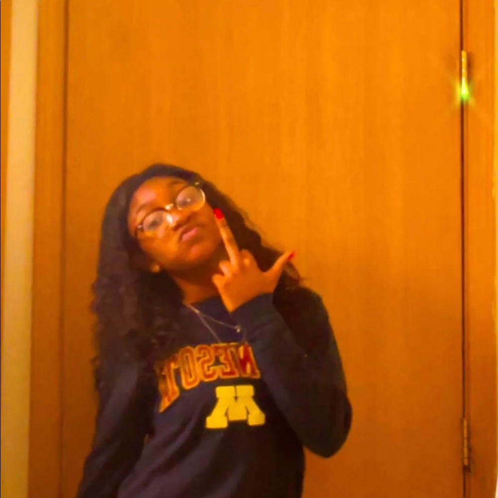 Meet your Posher, Kayla